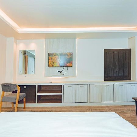 Appartement Poms Penthouse à Pokhara Extérieur photo