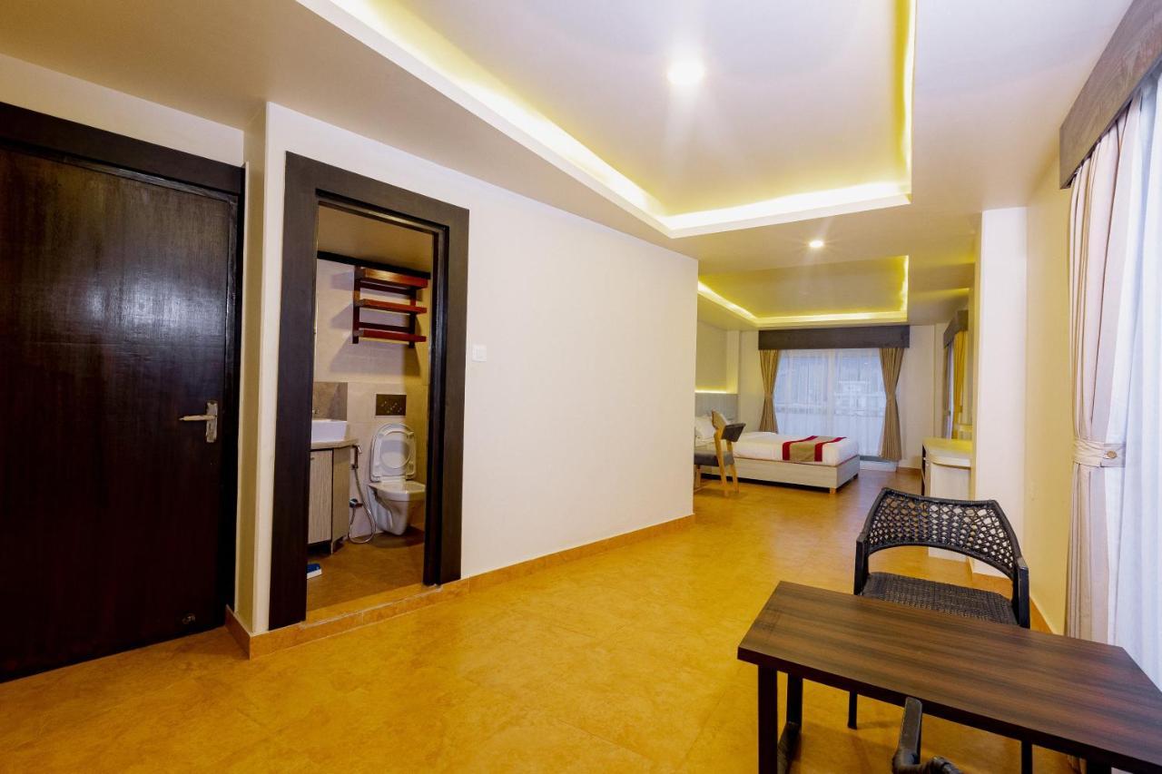 Appartement Poms Penthouse à Pokhara Extérieur photo