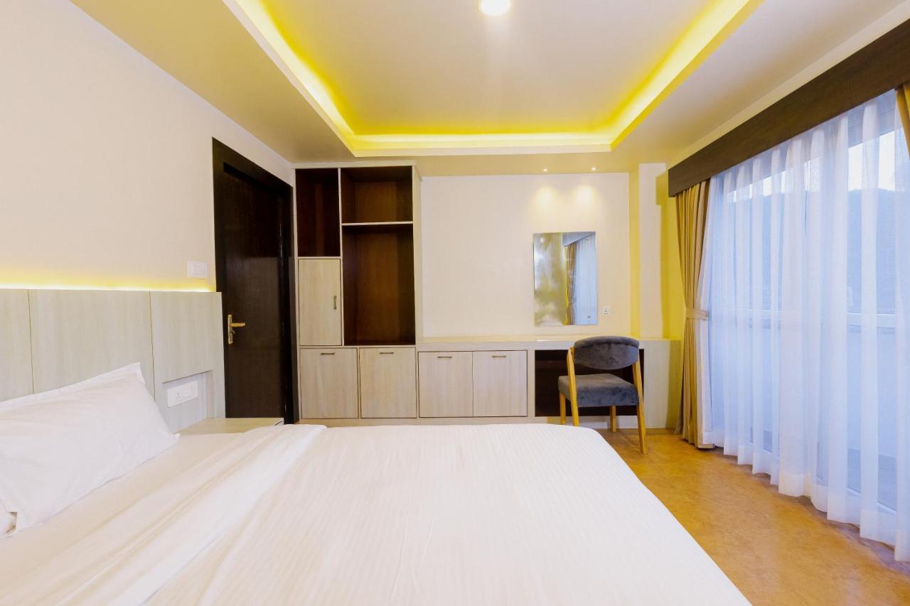 Appartement Poms Penthouse à Pokhara Extérieur photo