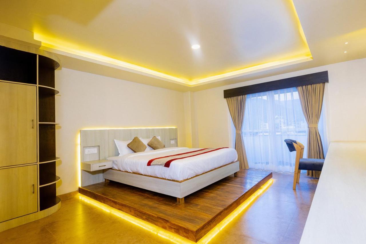 Appartement Poms Penthouse à Pokhara Extérieur photo