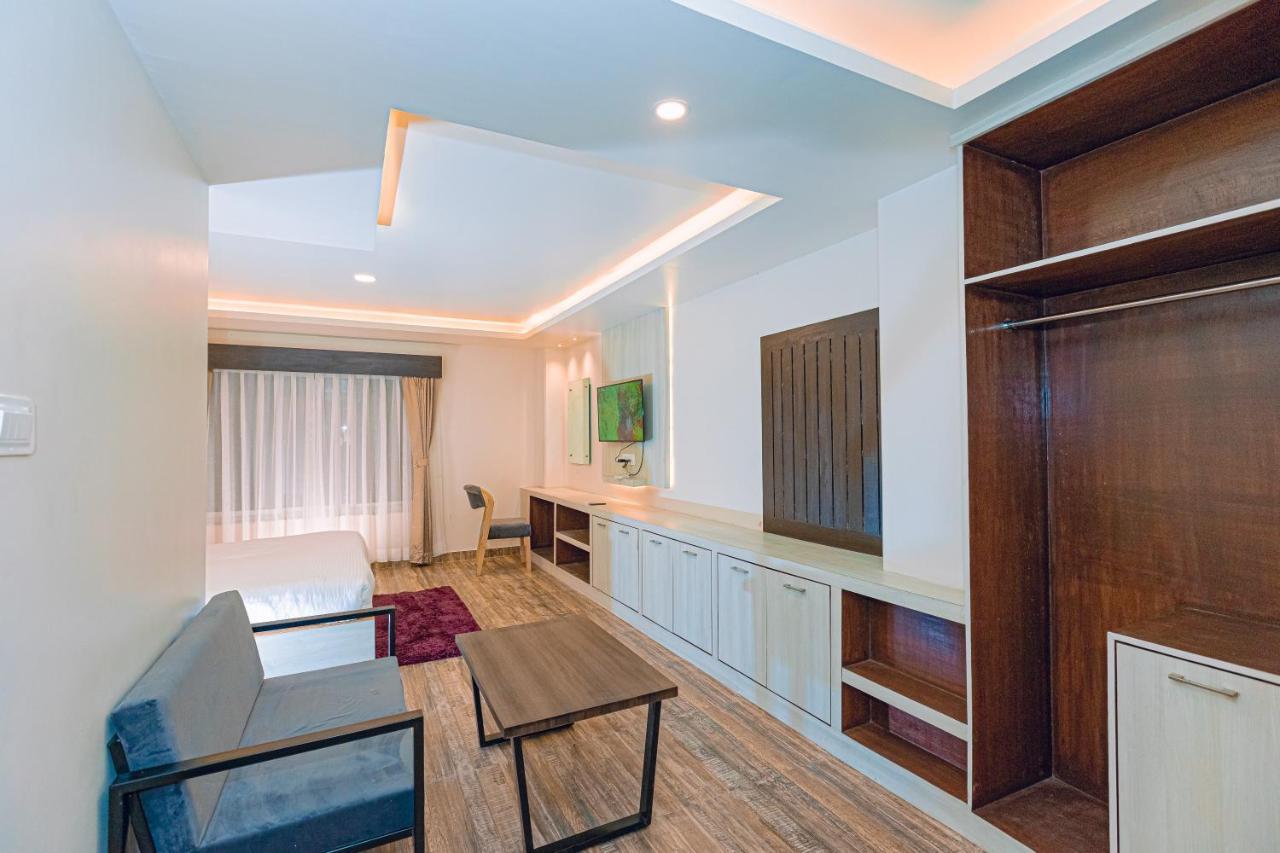 Appartement Poms Penthouse à Pokhara Extérieur photo