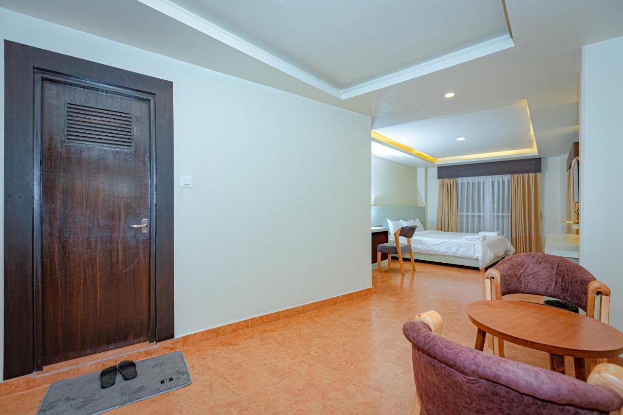 Appartement Poms Penthouse à Pokhara Extérieur photo