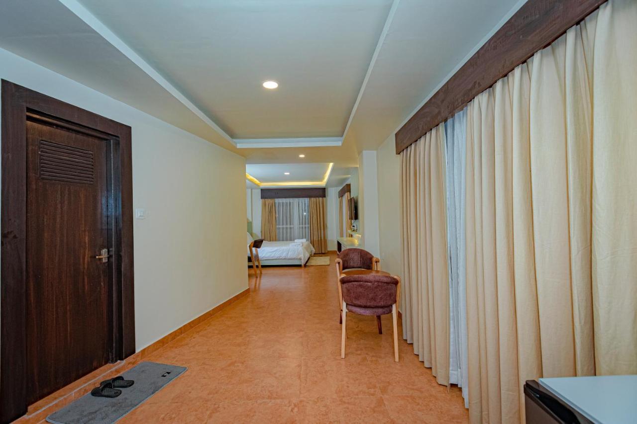Appartement Poms Penthouse à Pokhara Extérieur photo